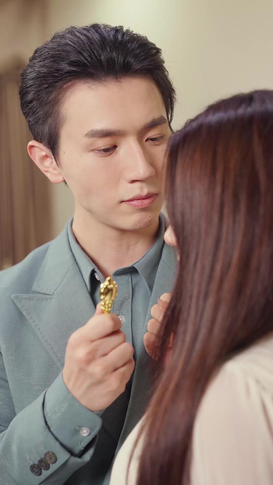 Identitas yang Terbongkar