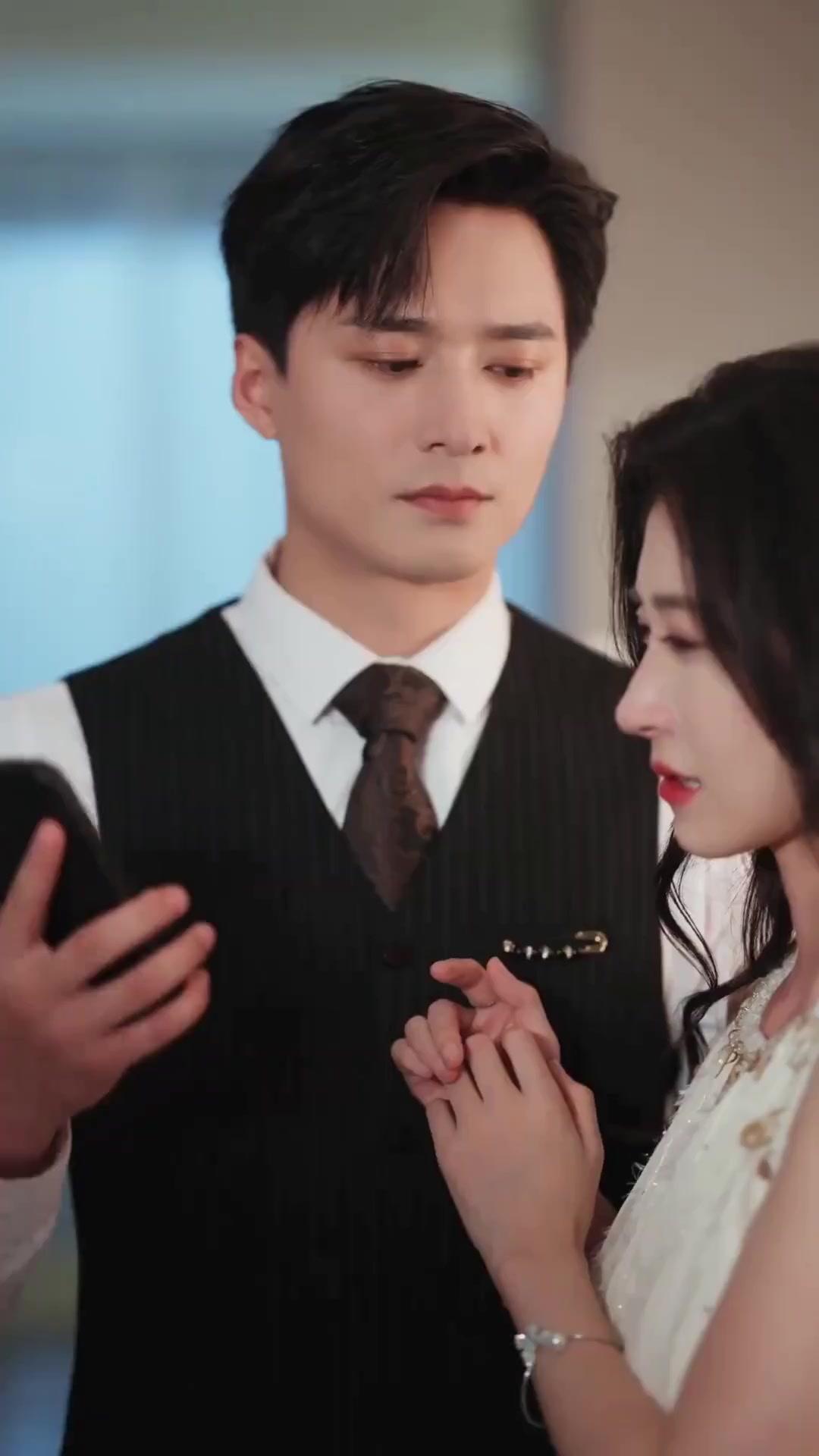 (Dublagem)Presas no Romance Errado