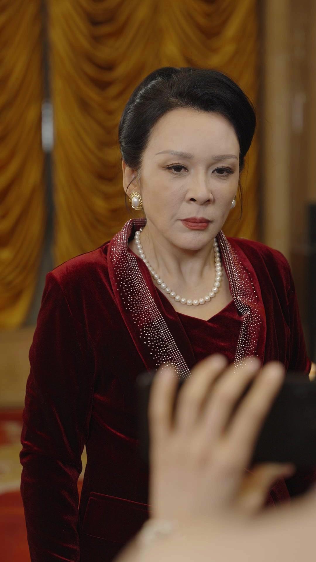 A Tia da Cantina É a Verdadeira Chefe