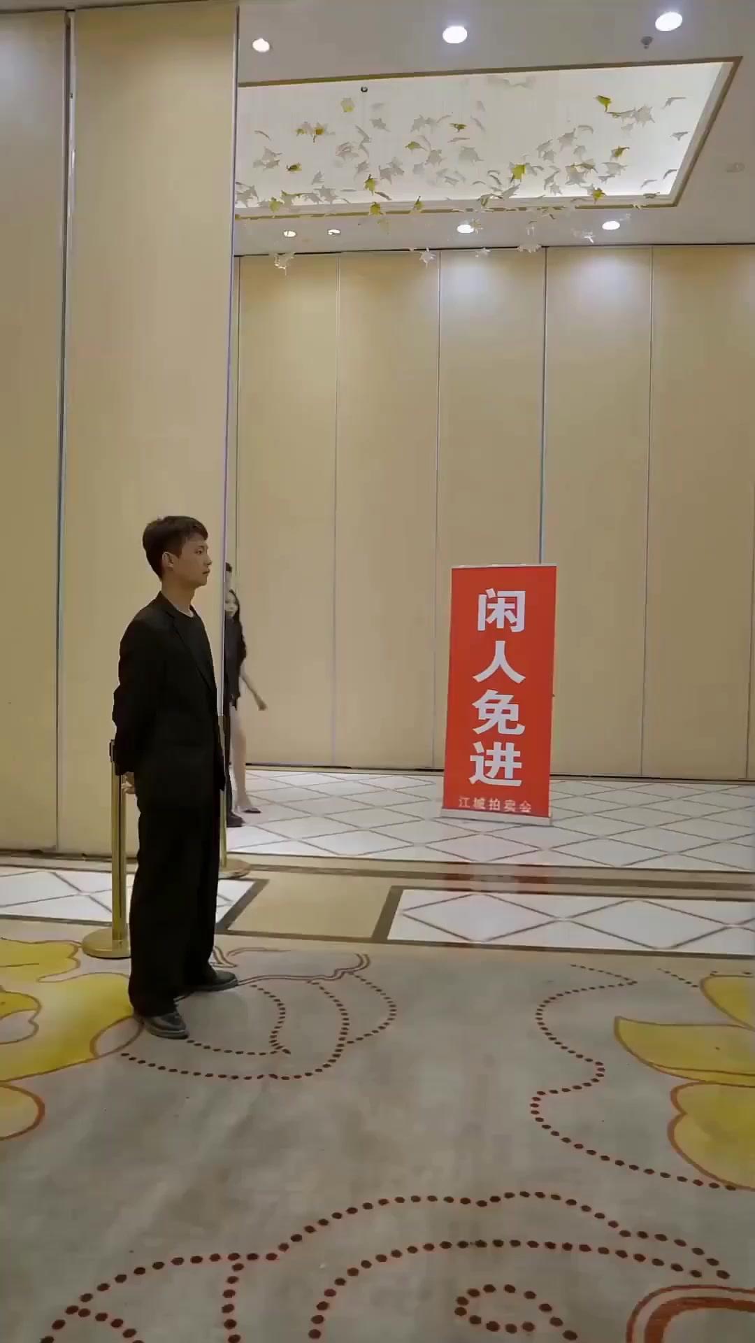 (Lồng tiếng) Chi Tiền Cho Gái