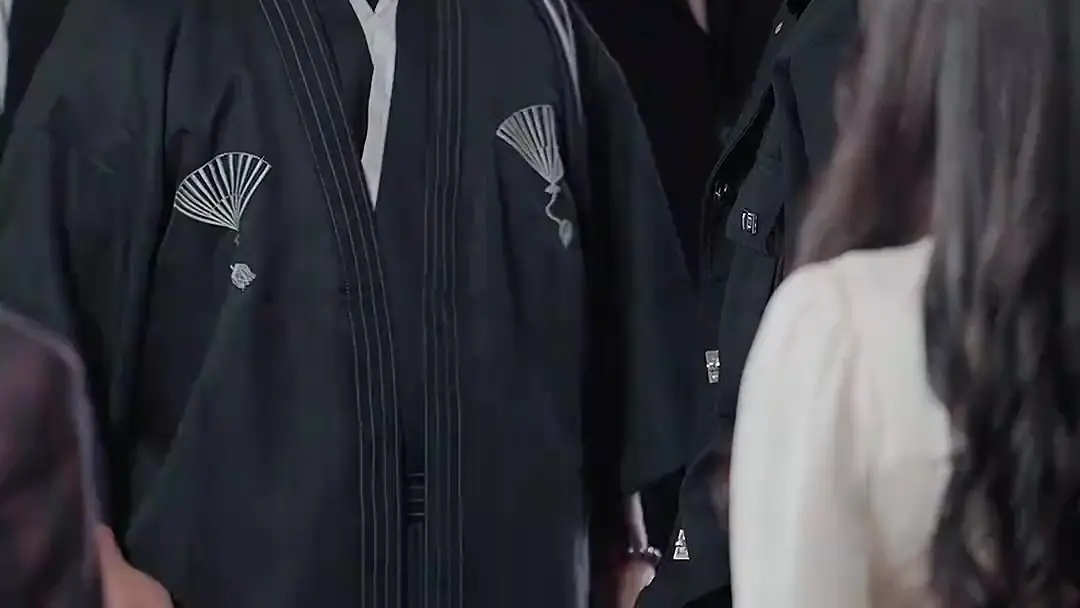 The Imposter Boxing King: When Silence Speaks Louder Than Guns