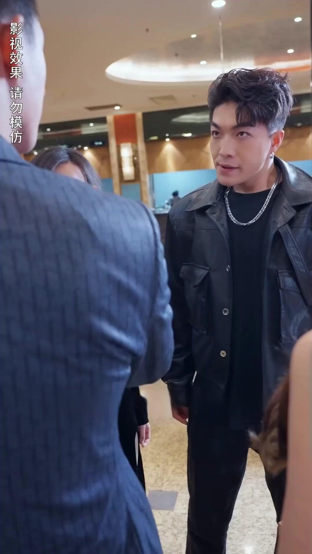 VIVIENNE : L'ÉPOUSE INTERDITE DES LÉGER