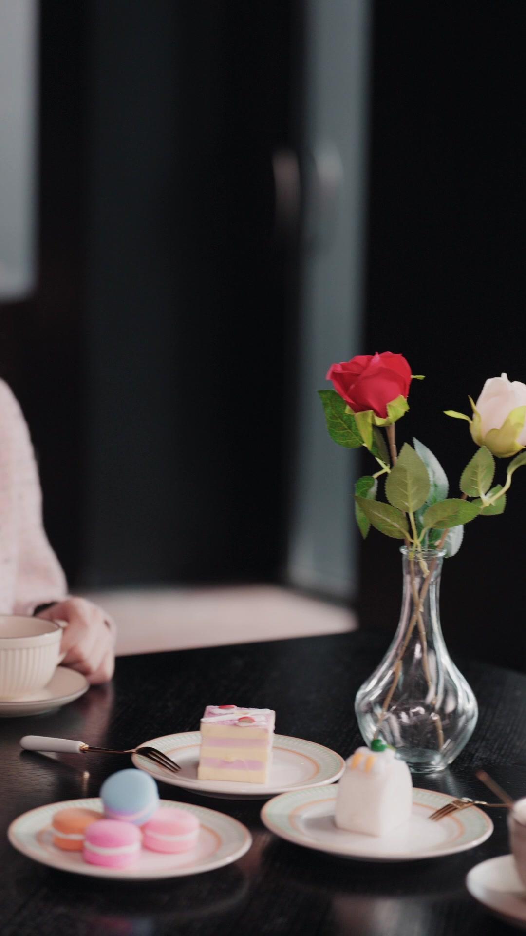 Boss Jatuh Cinta pada Pembantu