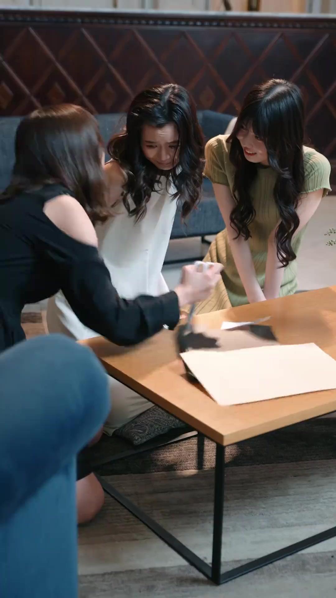 (Dubbed)His Mother? The CEO's mistress?