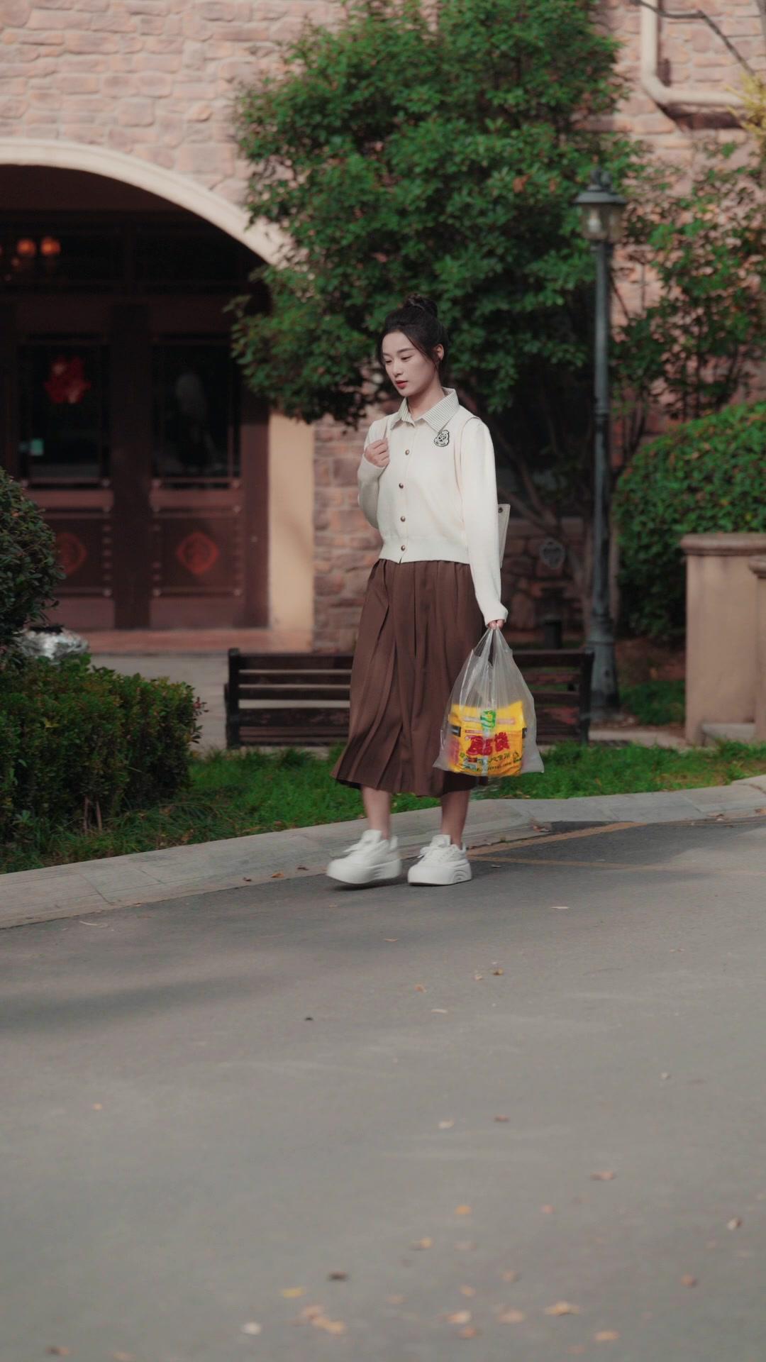 Boss Jatuh Cinta pada Pembantu