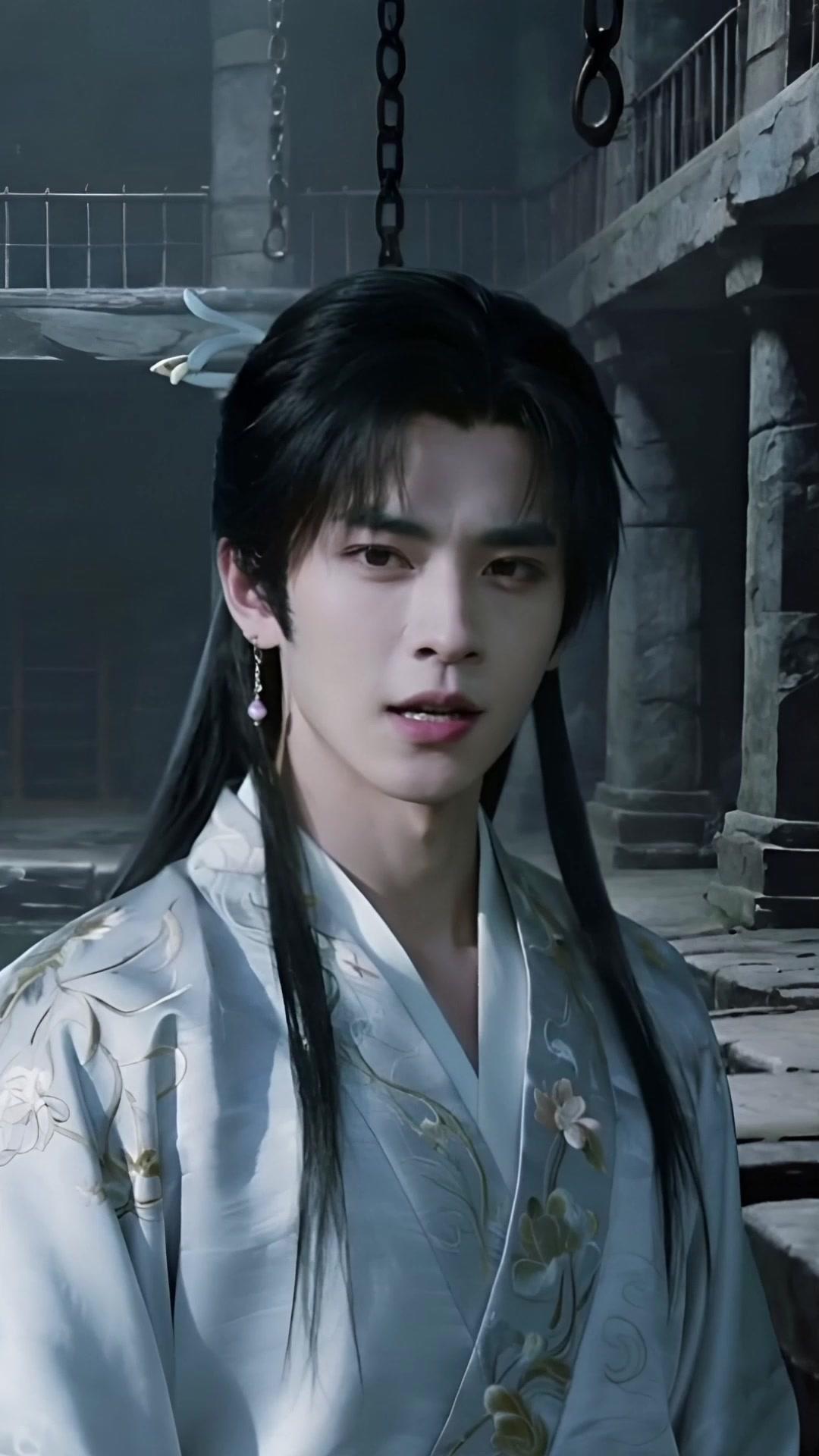 ¡Socorro, el solo observa!