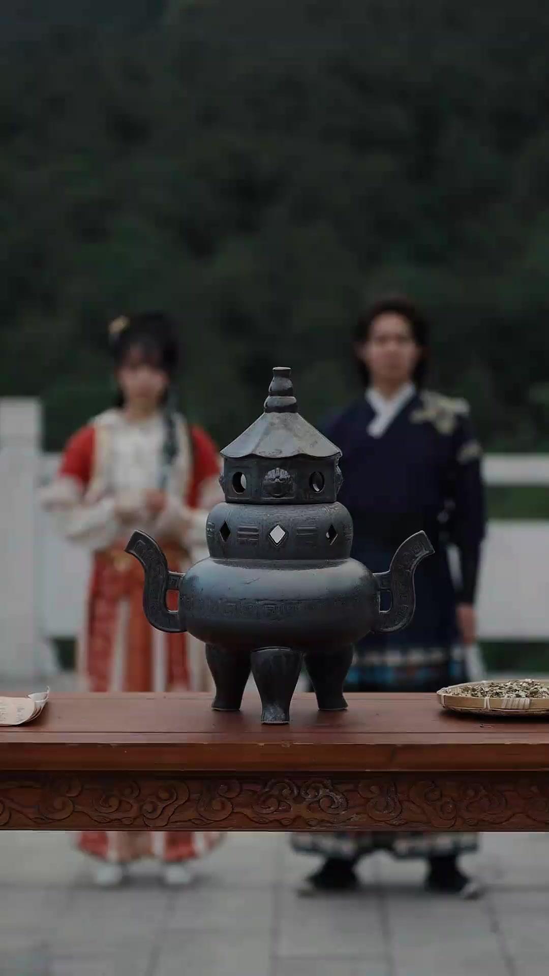 (Doblado)Honor bajo la sombra