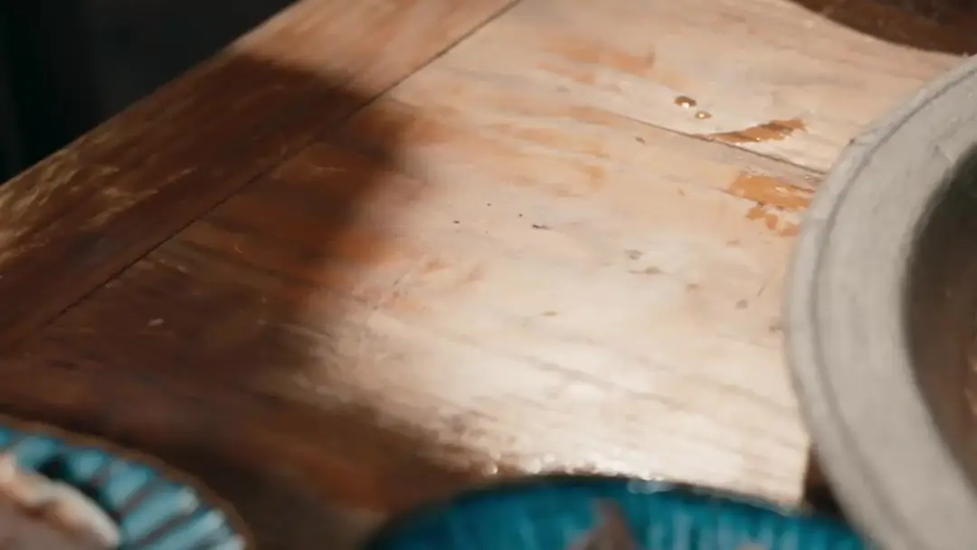 Dua Kuasa Menjadi Satu: Api Cinta di Meja Hotpot yang Berdebar