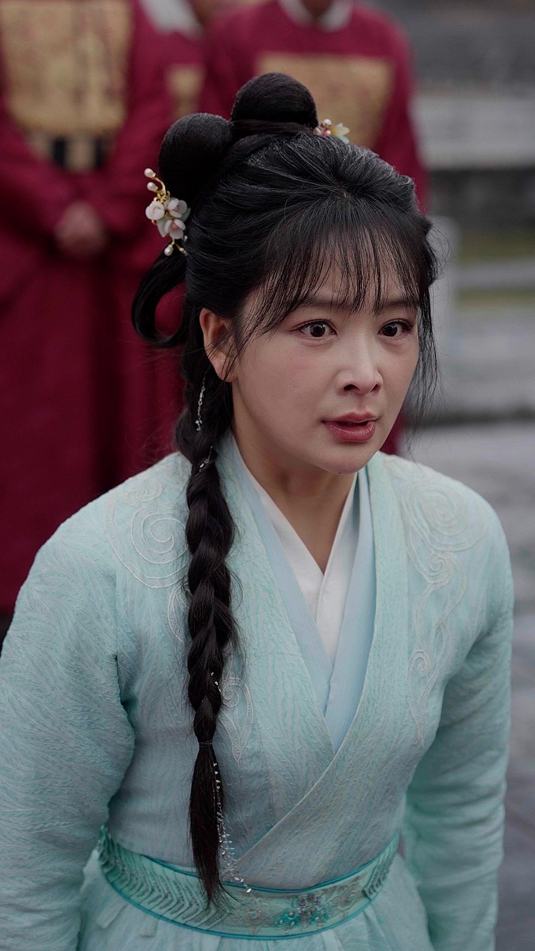 Catch Her, Your Majesty!