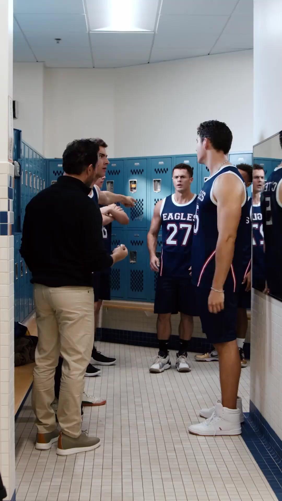 (Doblado) El dios regresó al juego