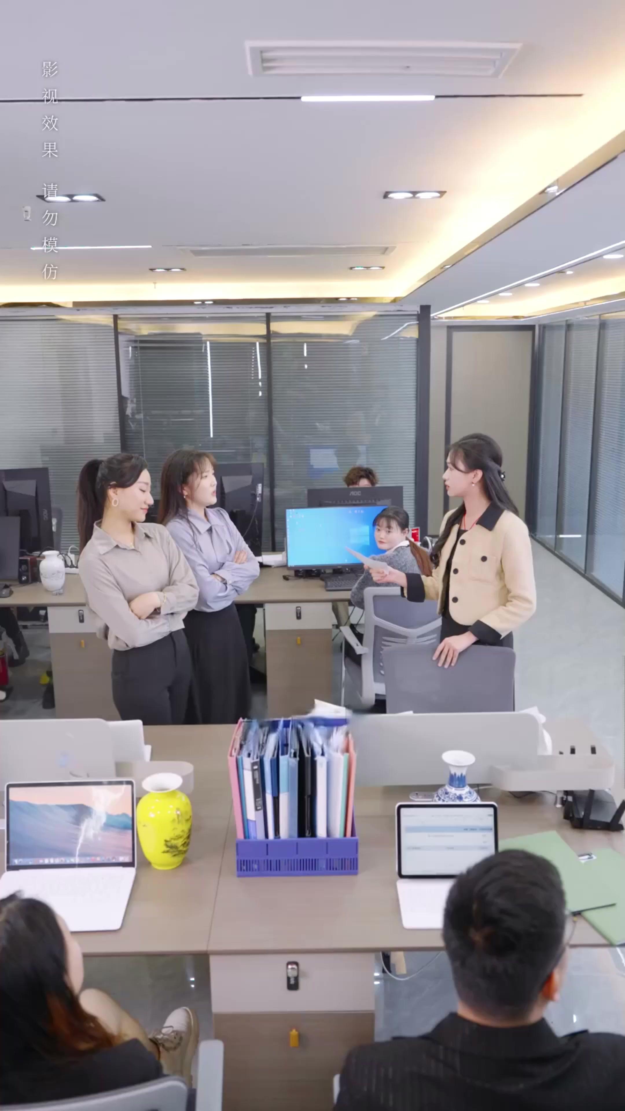 TOURNANT EN ROND POUR TE TROUVER