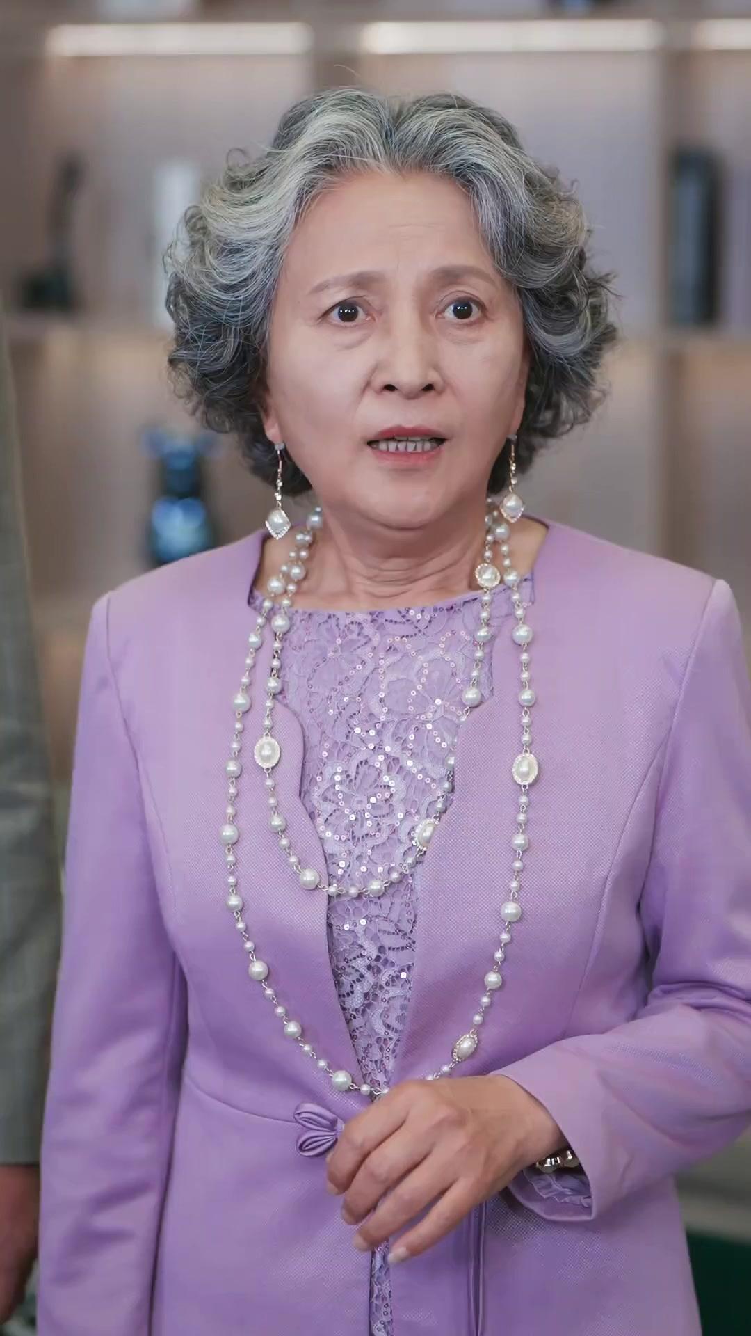 Jutawan Lari, Kekasih Ganti​