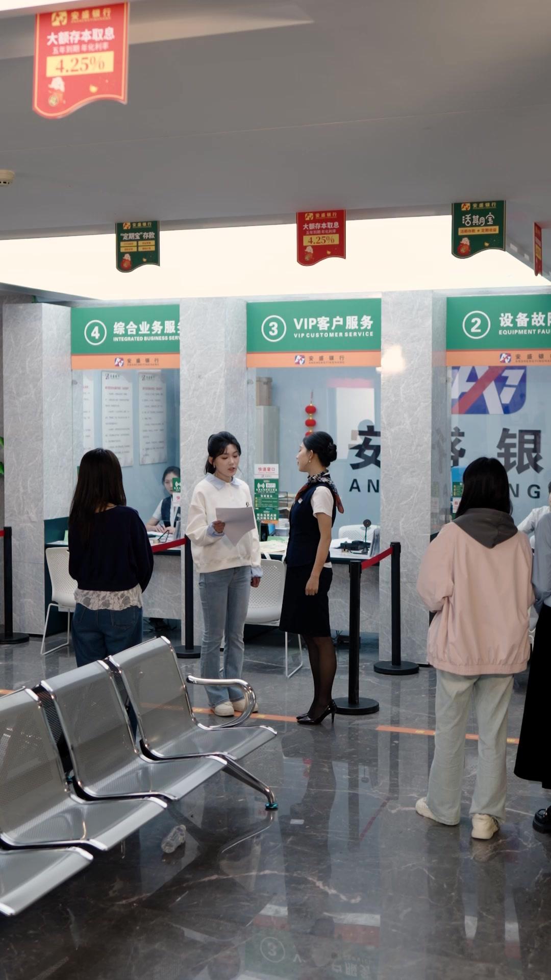 Zwei Gesichter der Menschlichkeit