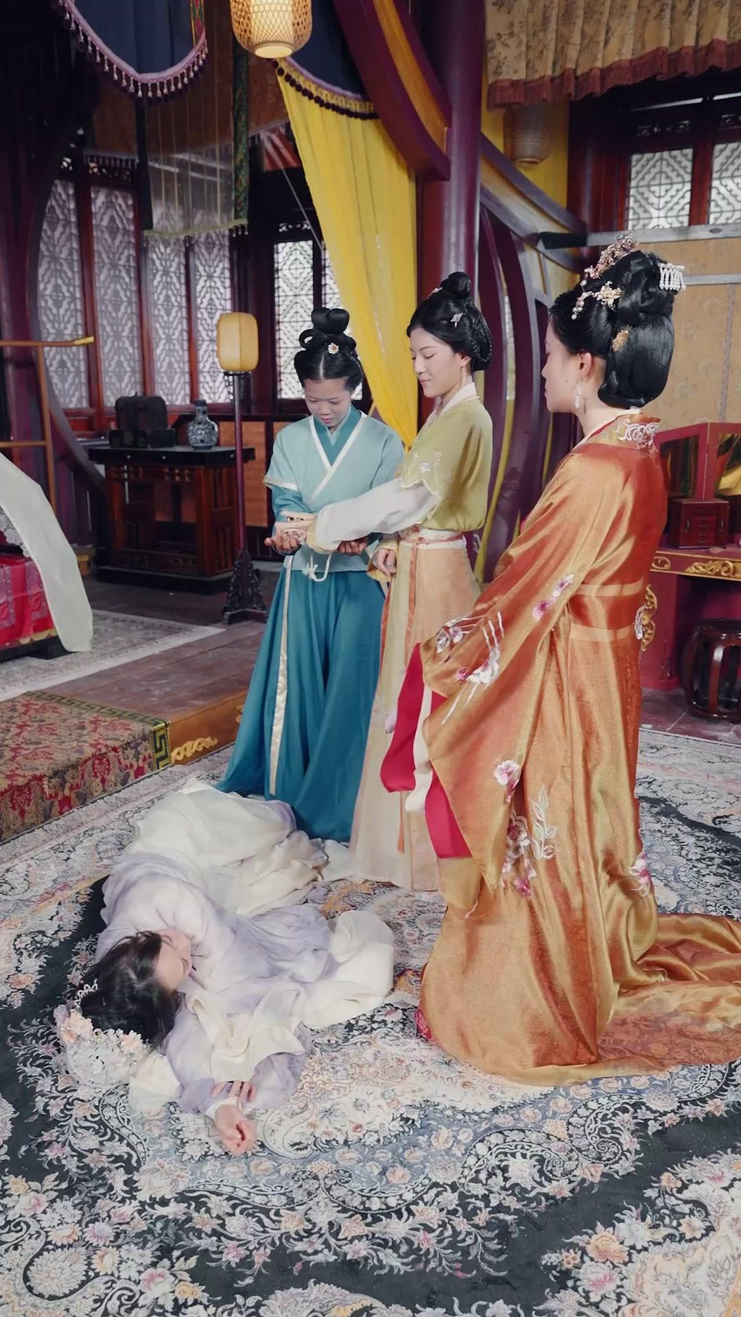 Percaturan Takdir Di Istana