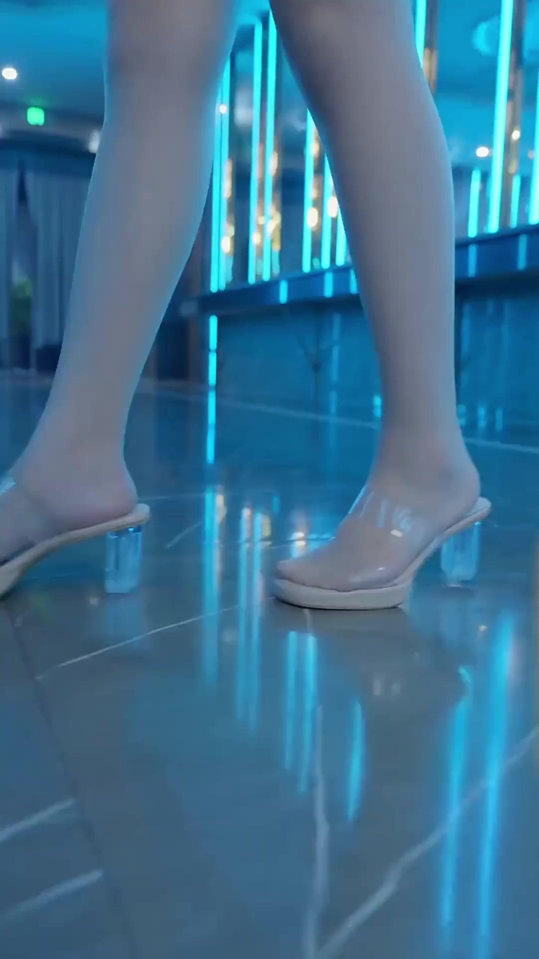 (吹き替え) 貢いで、貢いで、成り上がれ