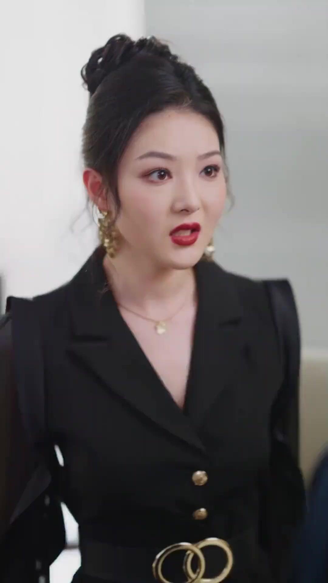 المحنة على بعد خطوة واحدة، دعني أتزوج أولا