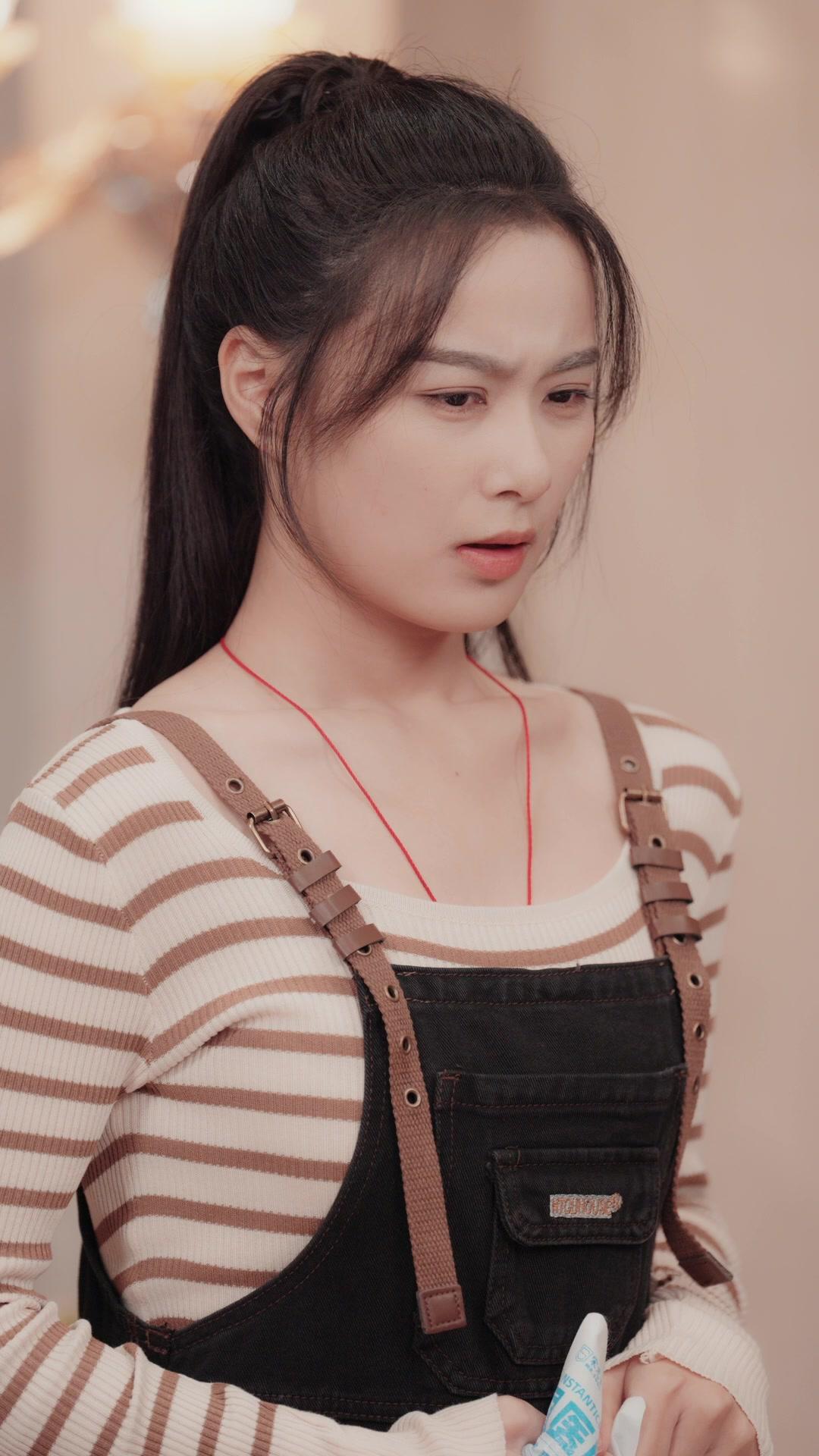 Boss Jatuh Cinta pada Pembantu