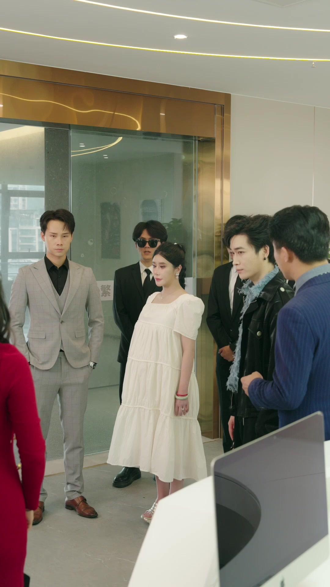 Bye, Scum Ex! Hi, Rich Life!