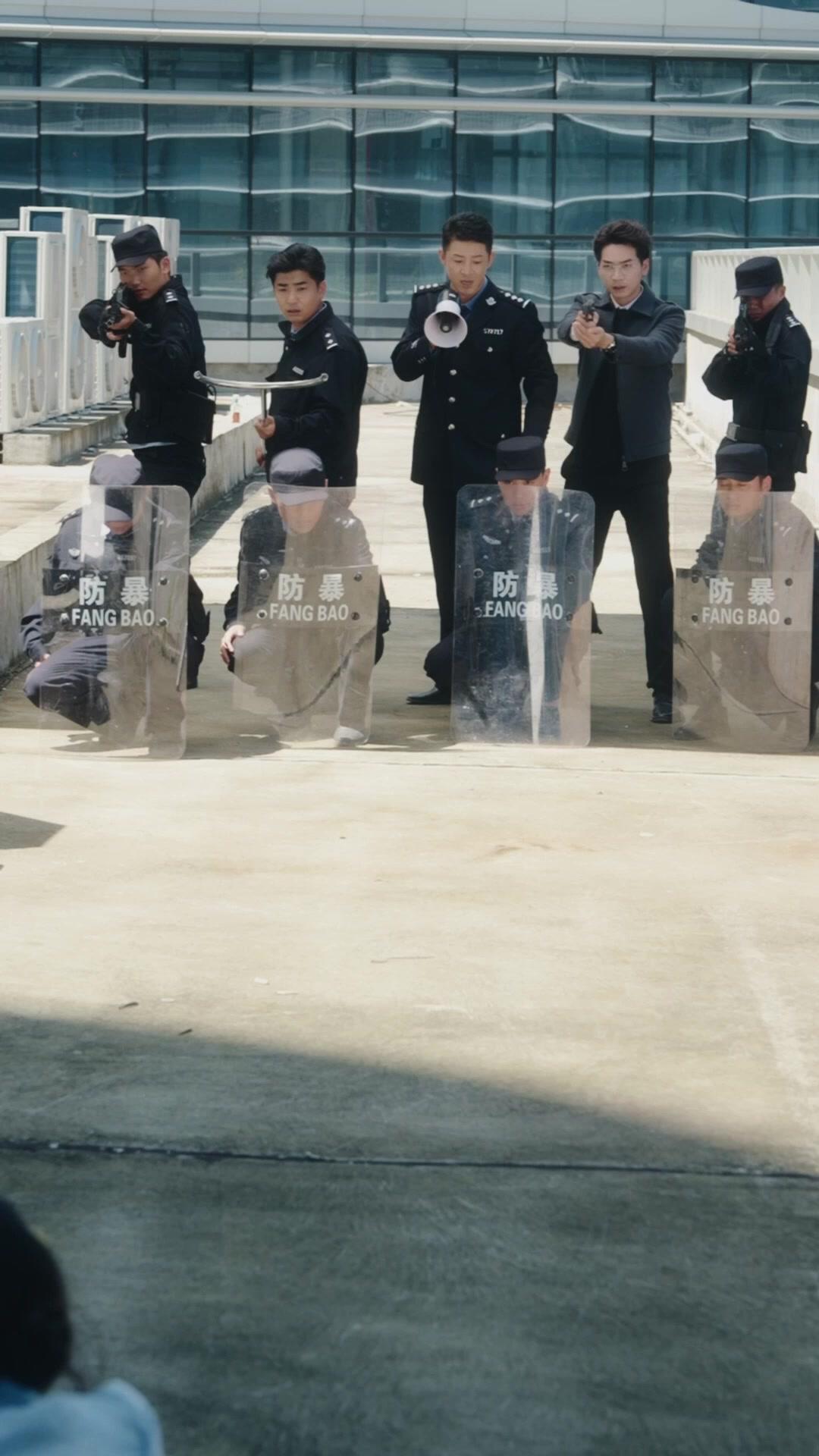 聽懂獸語後，假千金成警局團寵