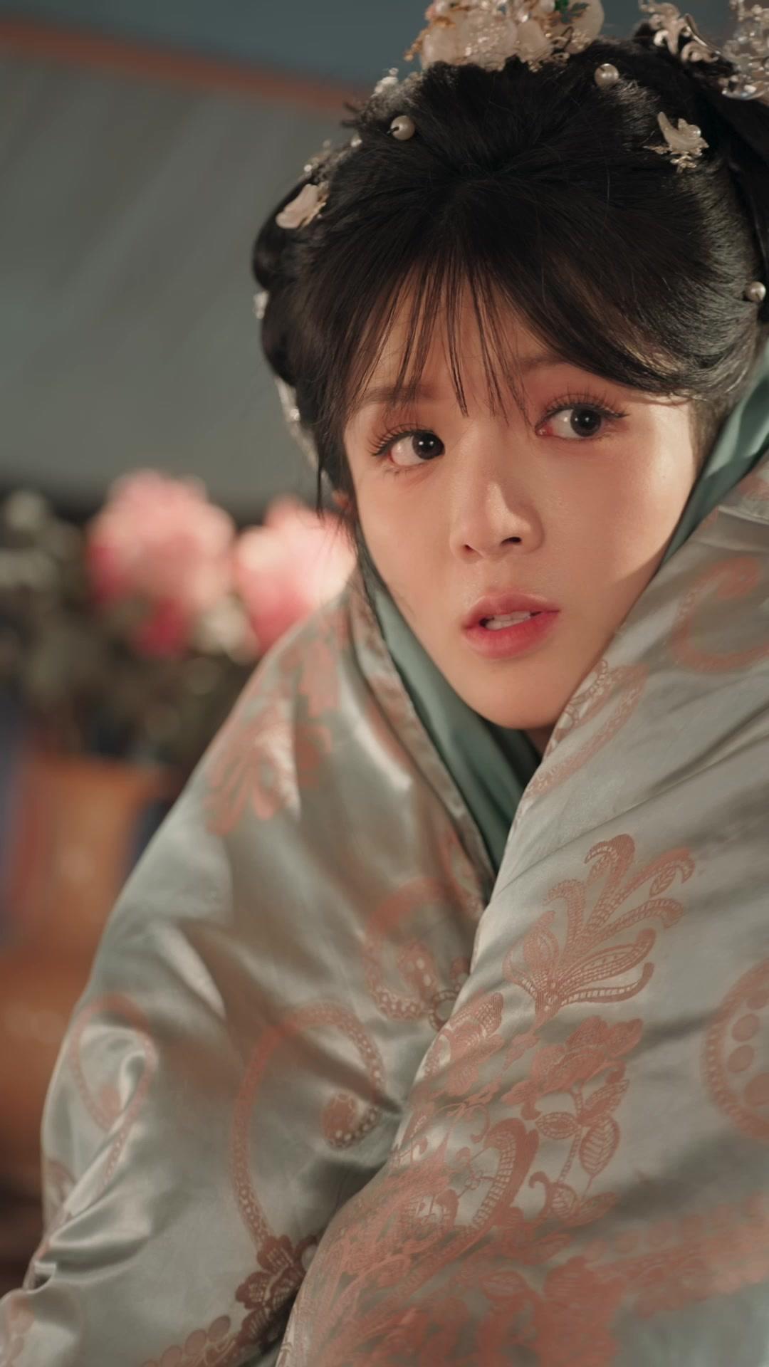 Kaisar, Musuhmu Aneh