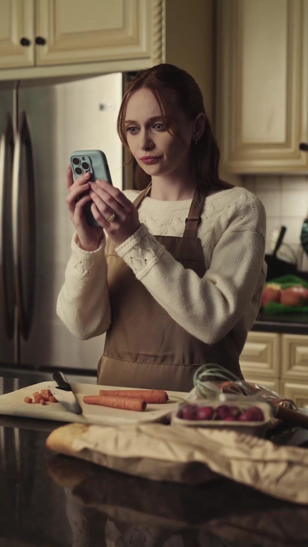 SOUS LE MASQUE DE L'AMOUR