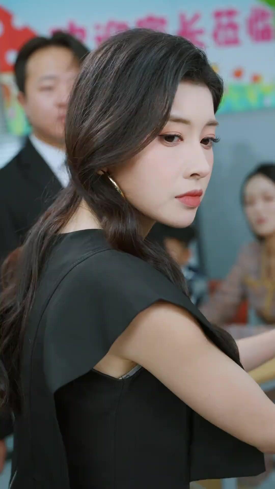 Nữ Chủ Tịch Trở Về