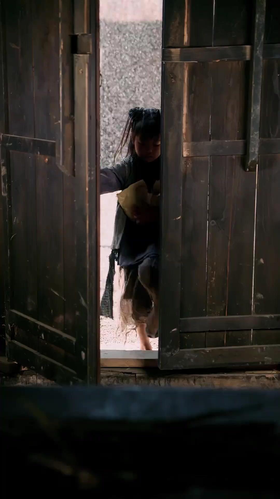 (Dubbed)The Emperor's Cloaked Convict Queen