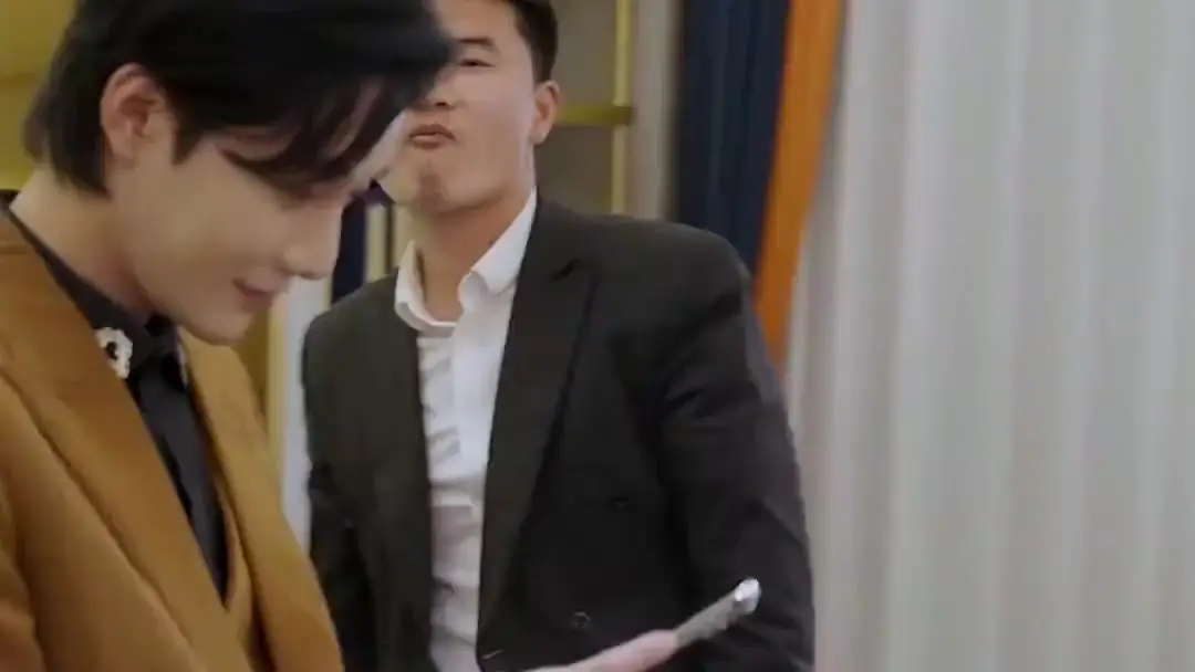 (Sulih suara) Makin Boros, Rezeki Malah Lancar: Ketika Reuni Sekolah Jadi Arena Pertarungan Gengsi