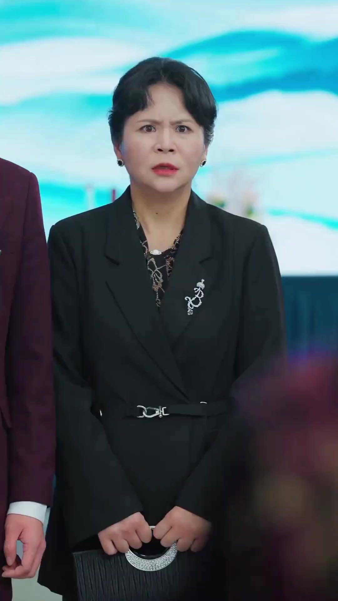 (Dubbed) Step Aside, the Real Heir is Back