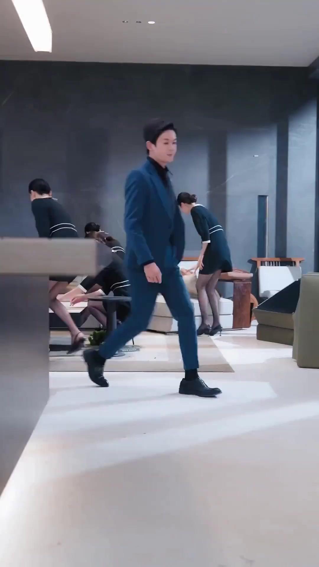 (Doblado) El marido con manual de instrucciones