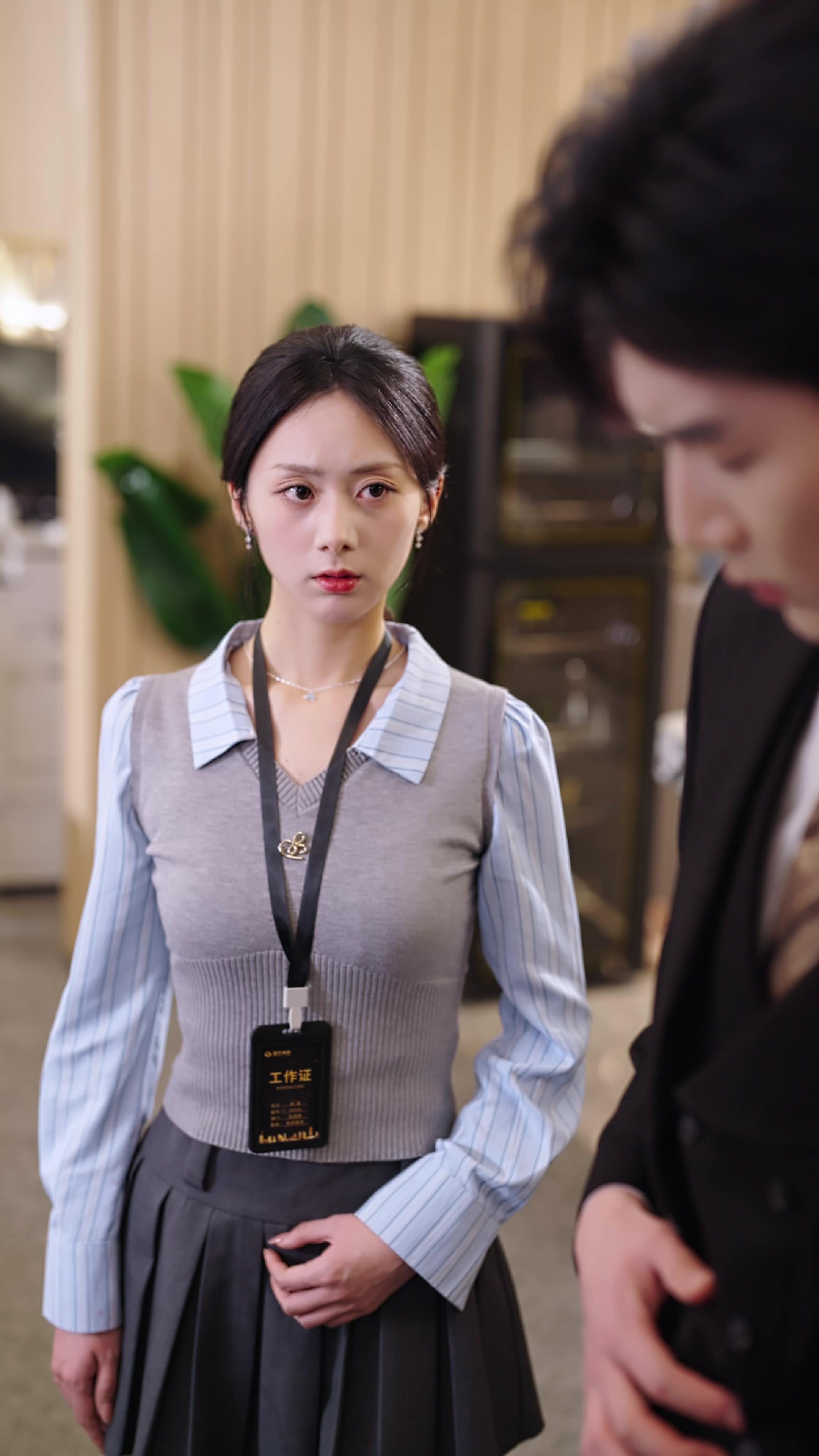 Efetivada e Grávida de Trigêmeos do Chefe