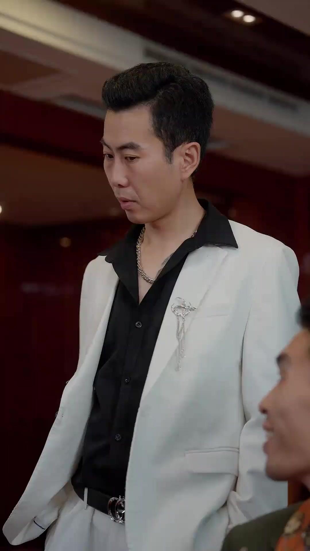 (พากย์เสียง) ความลับบนโต๊ะพนัน