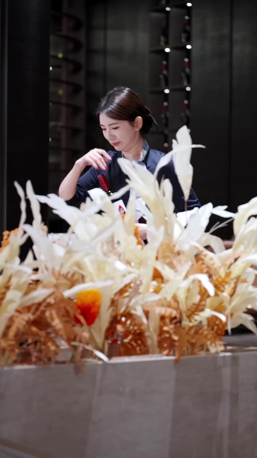 (Dubbed)Winter Romance at the Grand Hotel