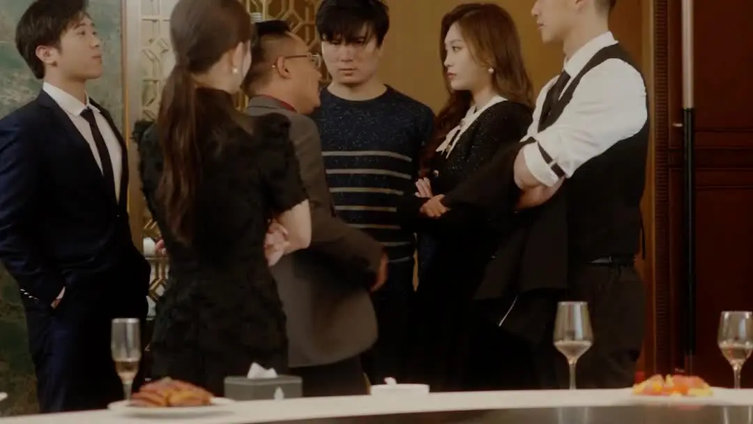 The Double Life of My Ex: When the Waiter Knows Too Much