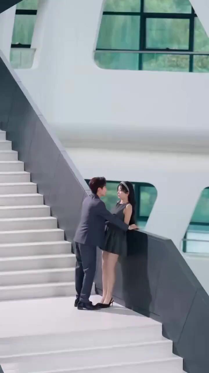 Per Sopravvivere, Mi Stringo al Mio Nemico