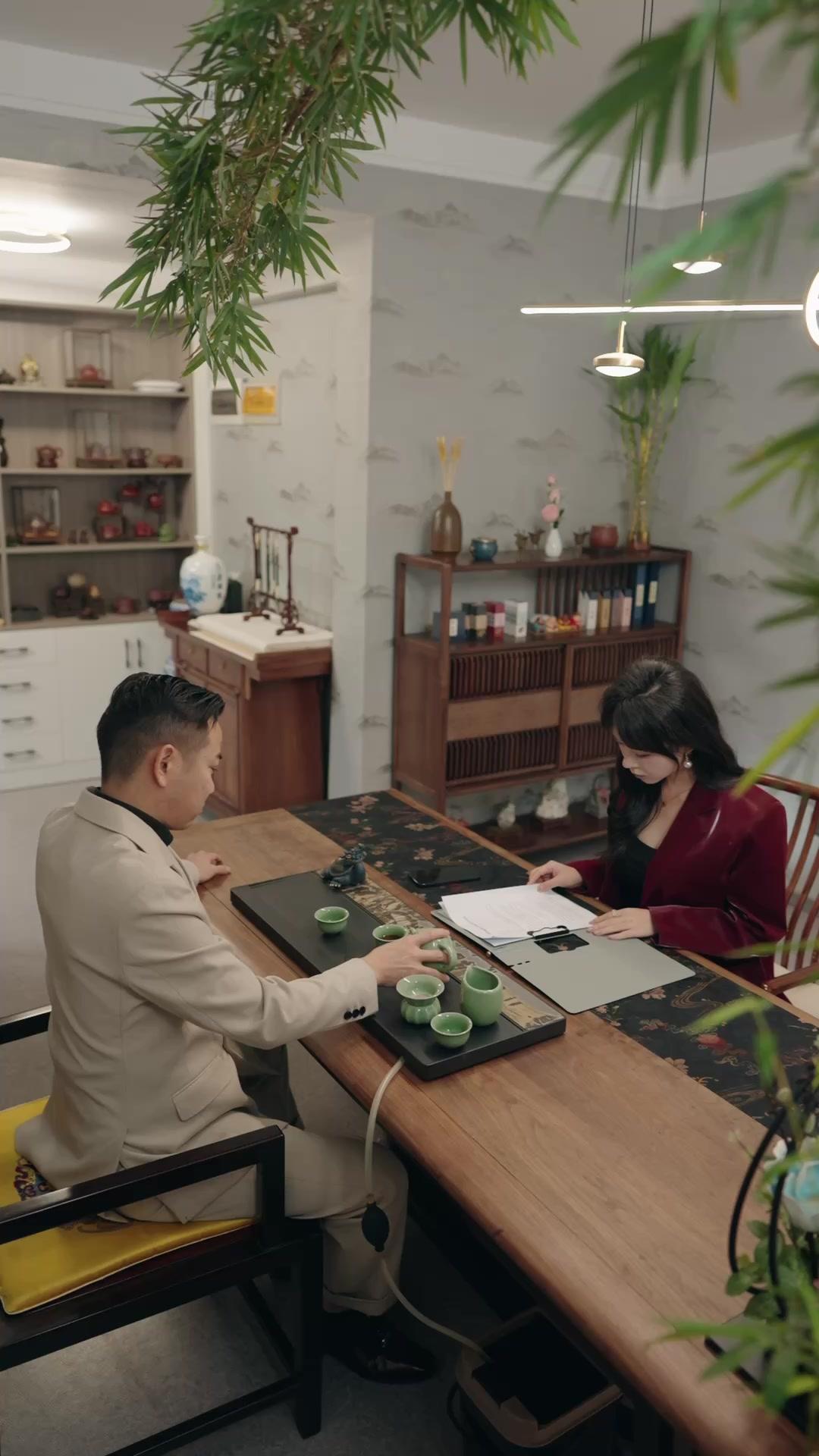 下山了，順便當個無敵保鏢