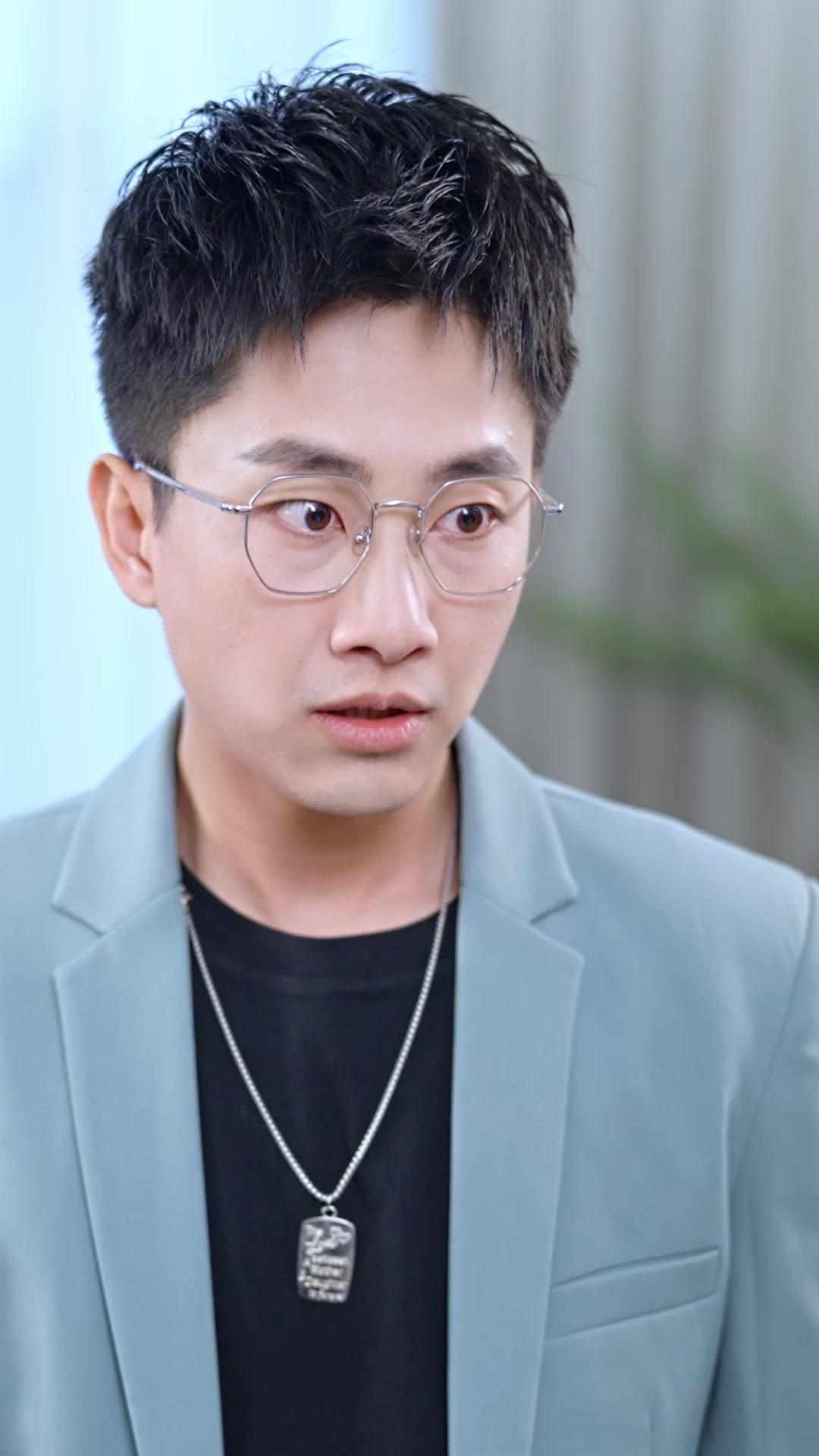 生まれ変わって親友の宿敵に