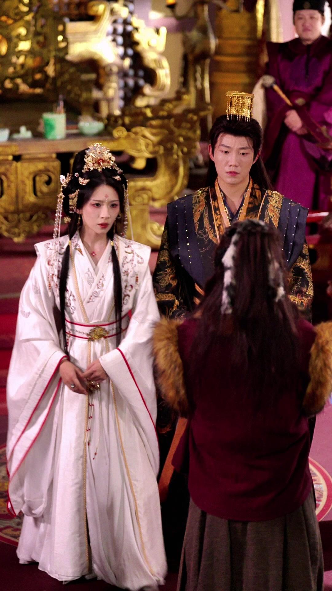 الإمبراطور الطائش الذي أنقذ عرشه بالزوجات