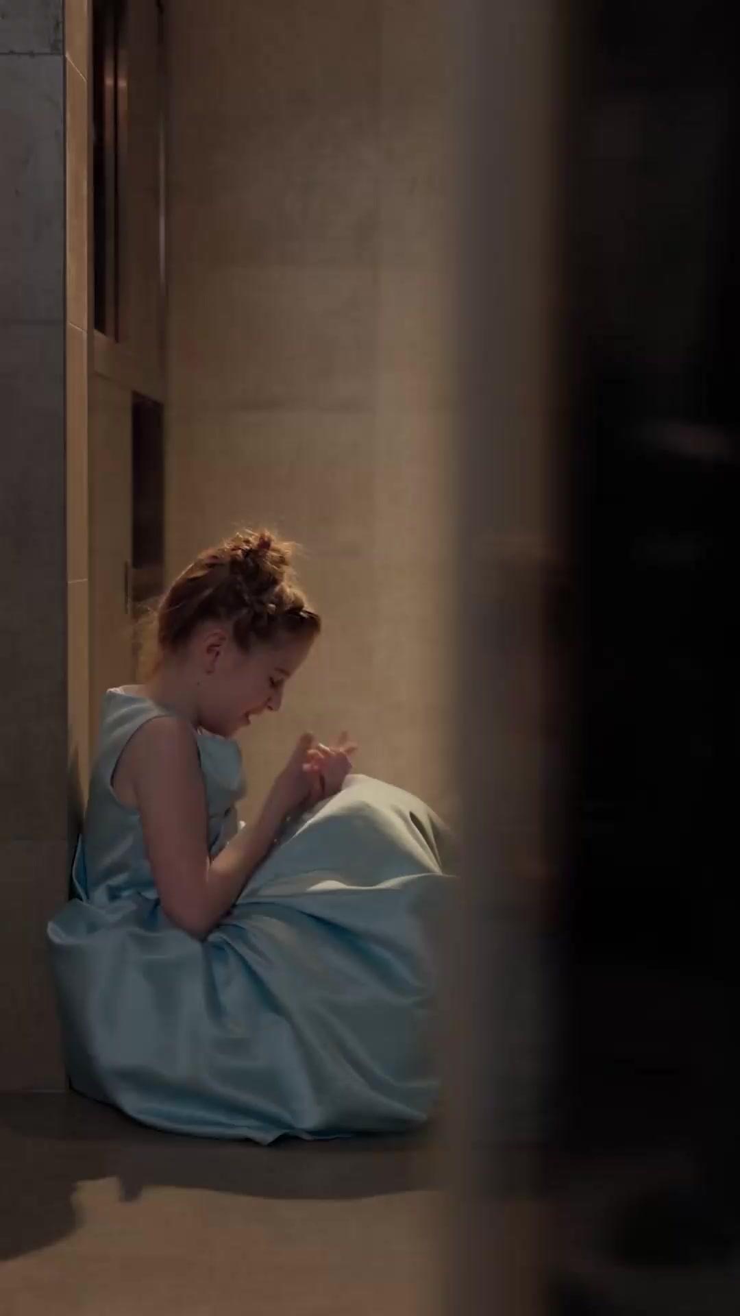 (Doblado) Él no es tu esposo