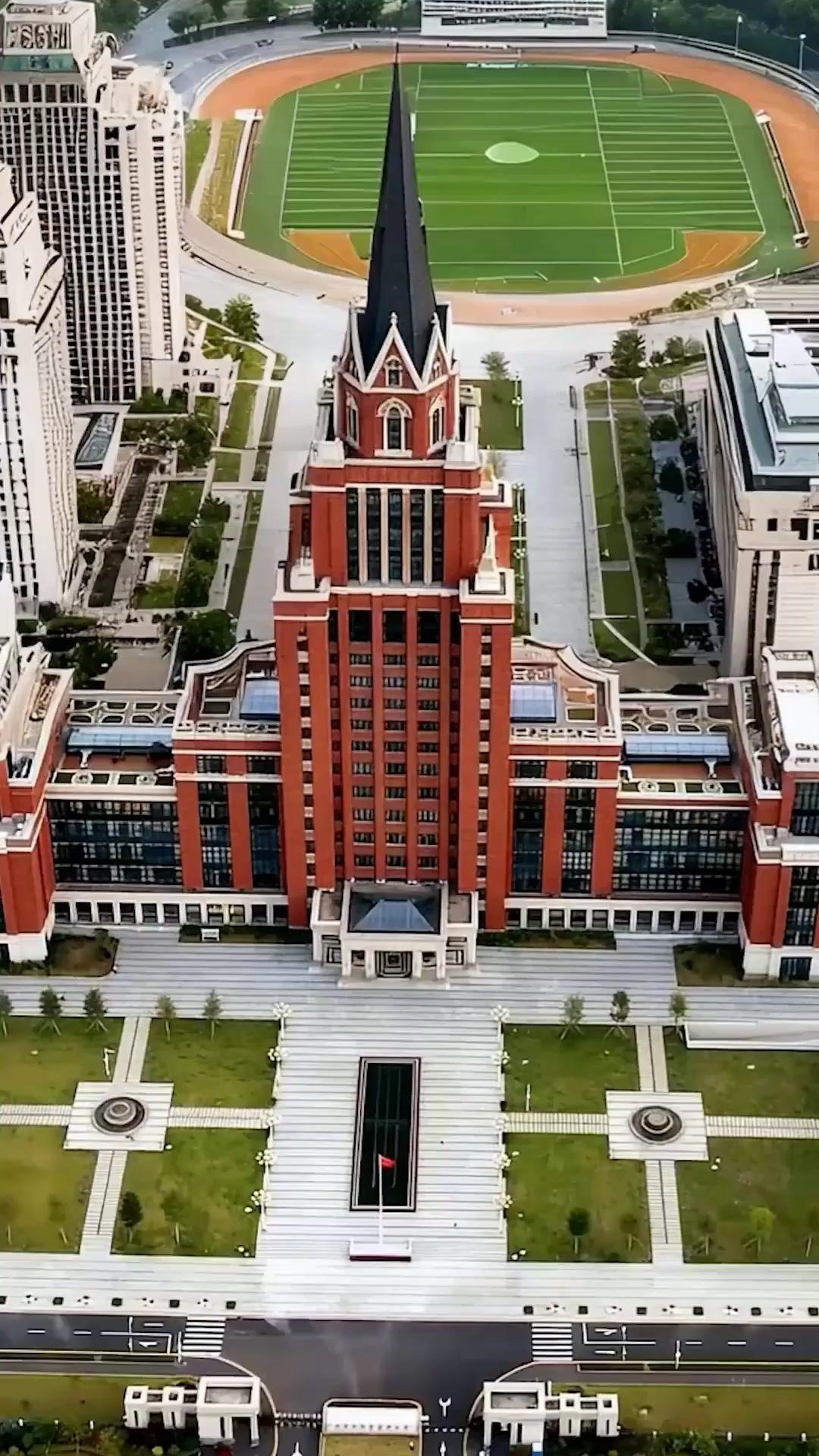 (مدبلج) الطالب المنتقل الأسطوري