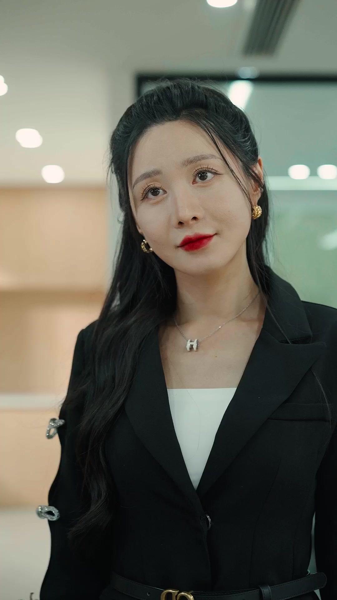 Ma Femme, La PDG Mystérieuse