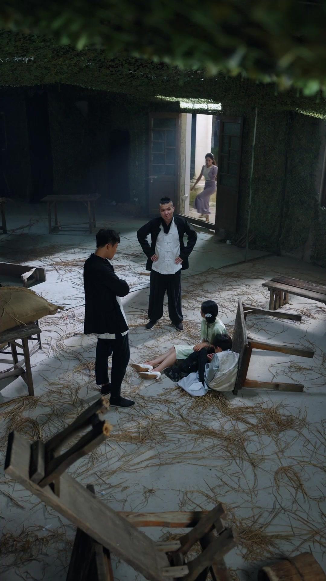 Tawanan Bumi, Tapi Bukan Kamu