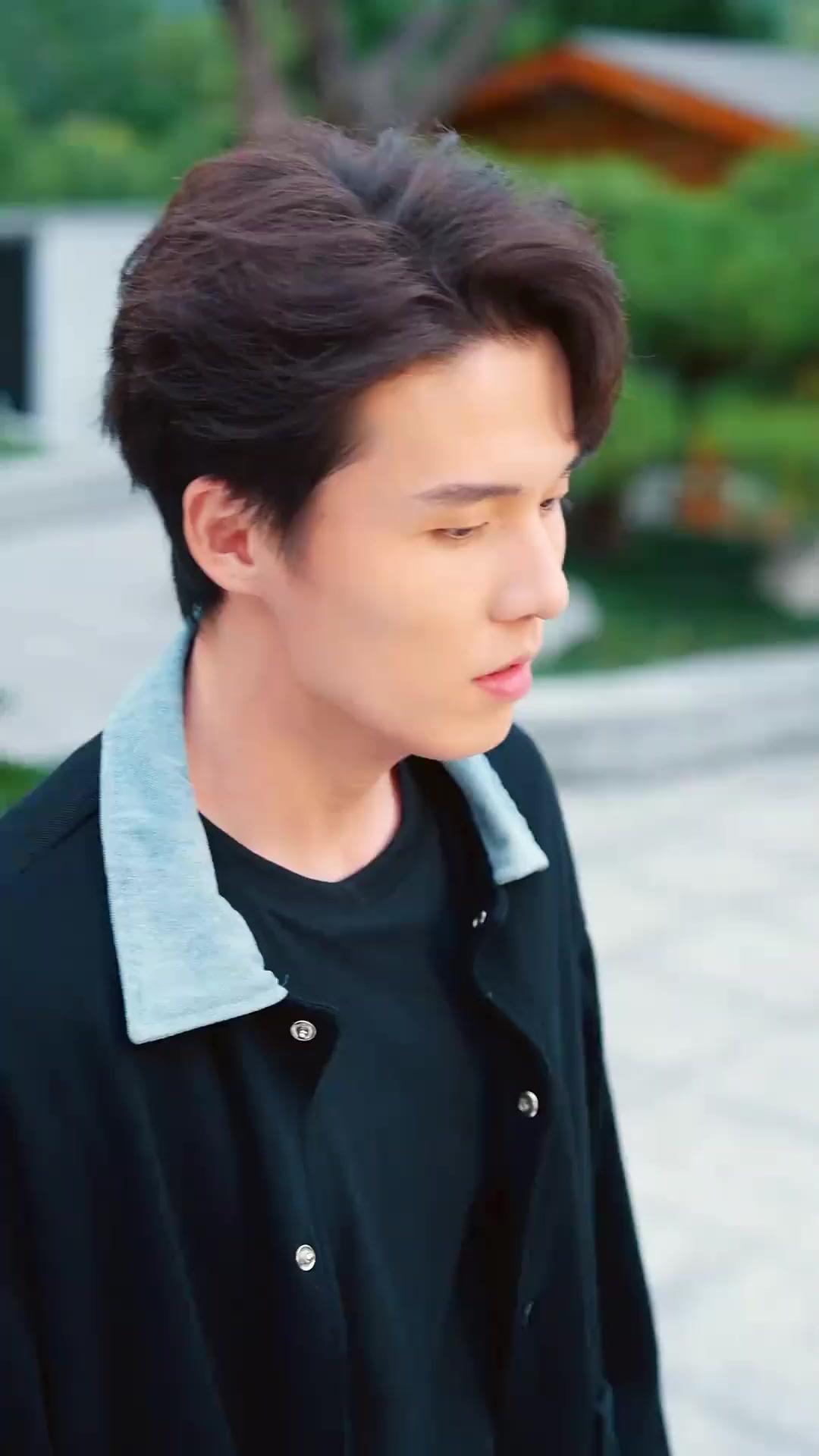 (Sulih suara) Primadona dan Pengawalnya