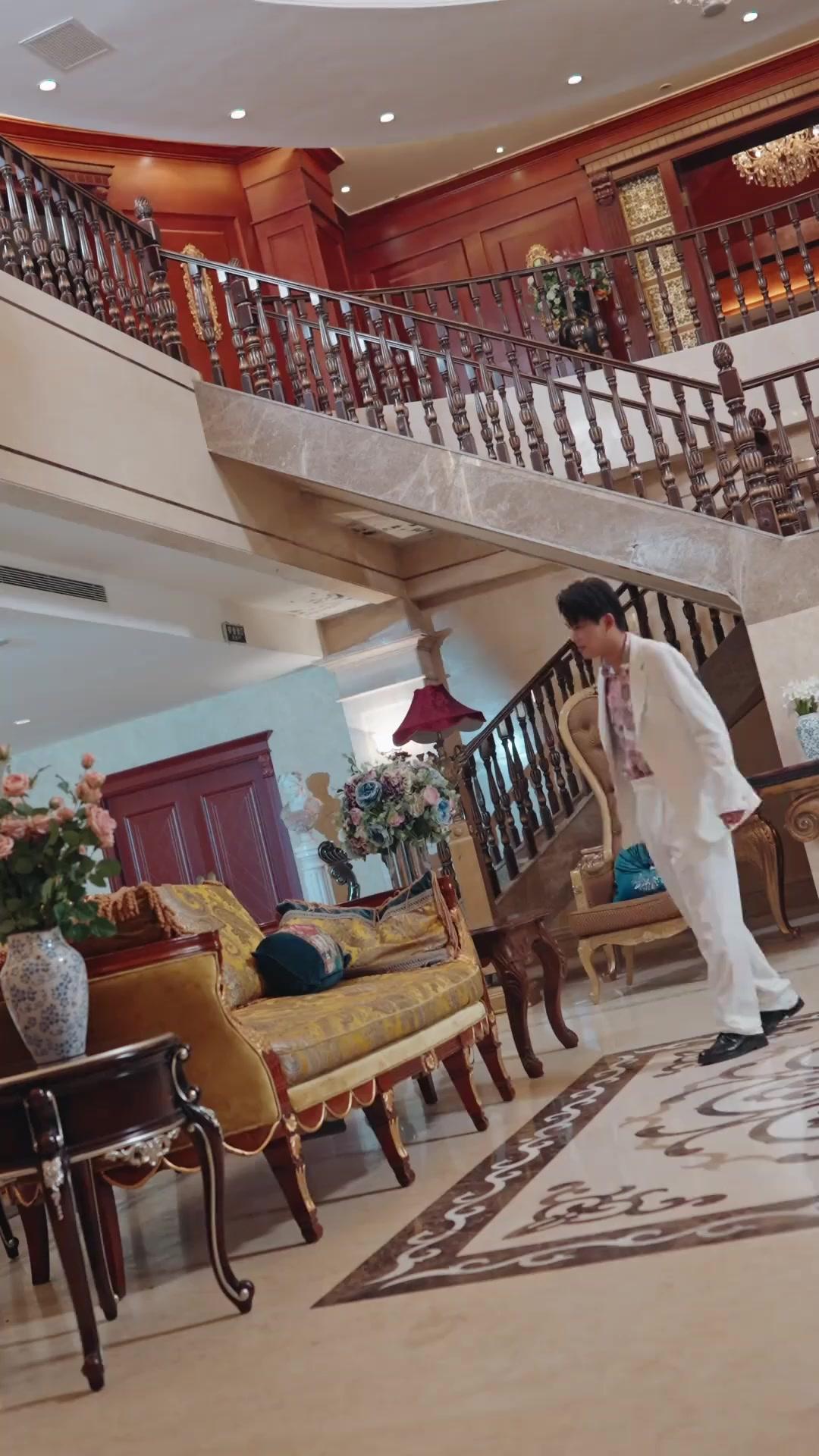 Ugly Husband's Secret Identity