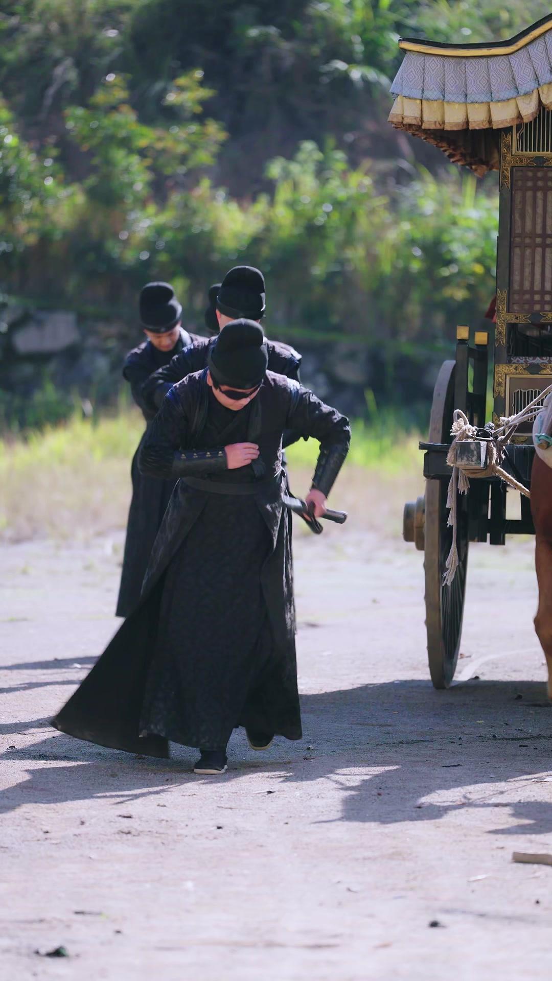 一介山賊，權傾天下