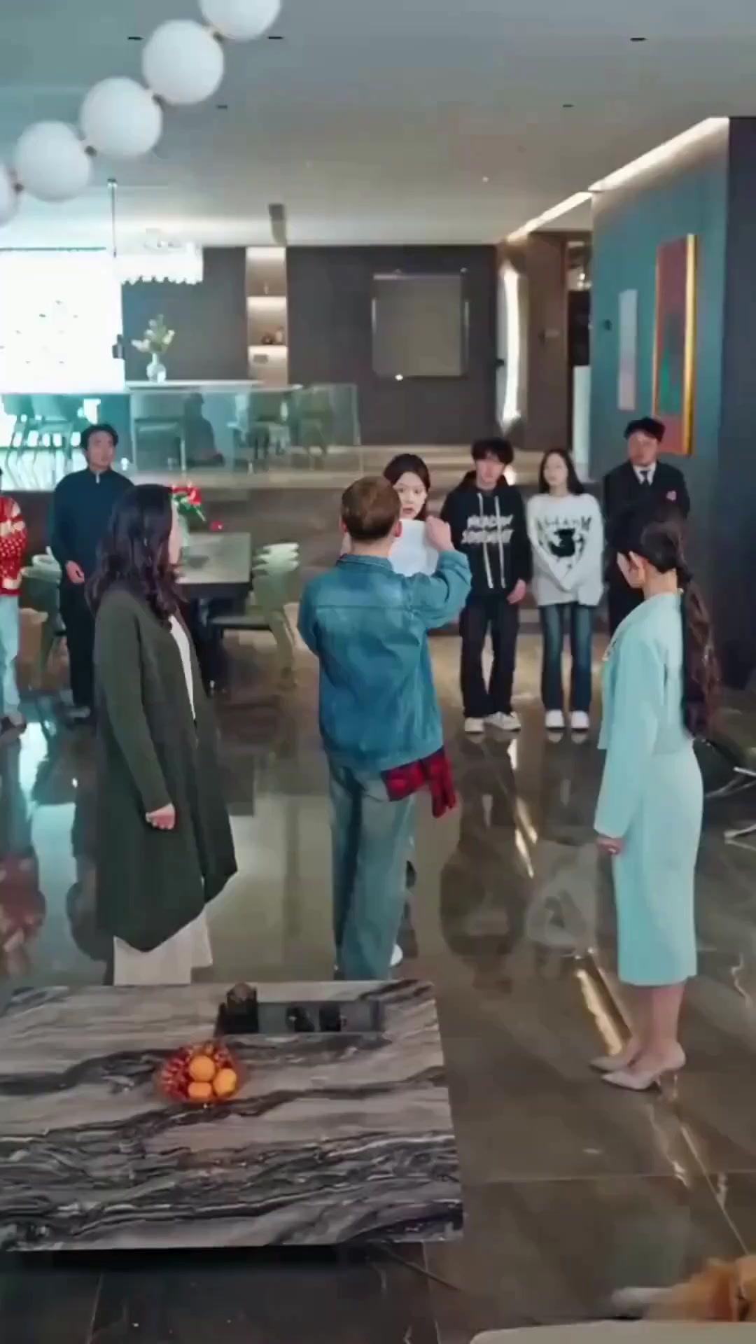 (พากย์เสียง) จากเหยื่อ สู่ผู้คุมเกม