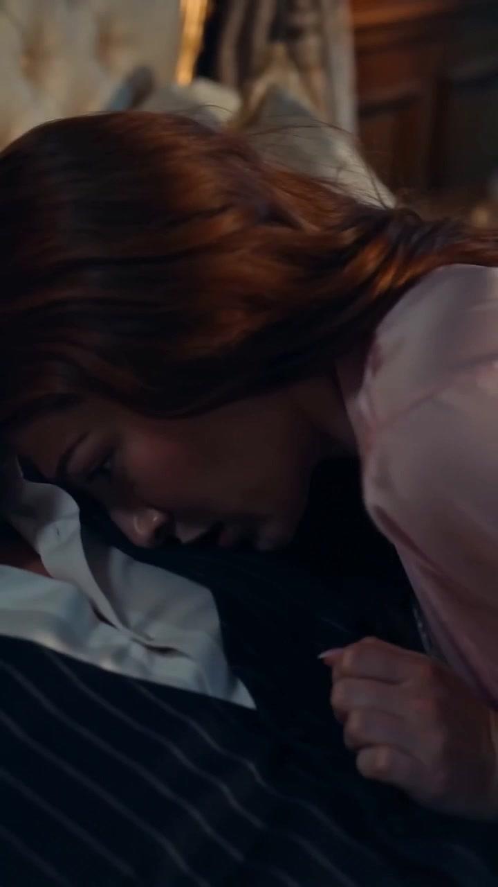 L'ossessione del dottore per la sua sorellastra incinta