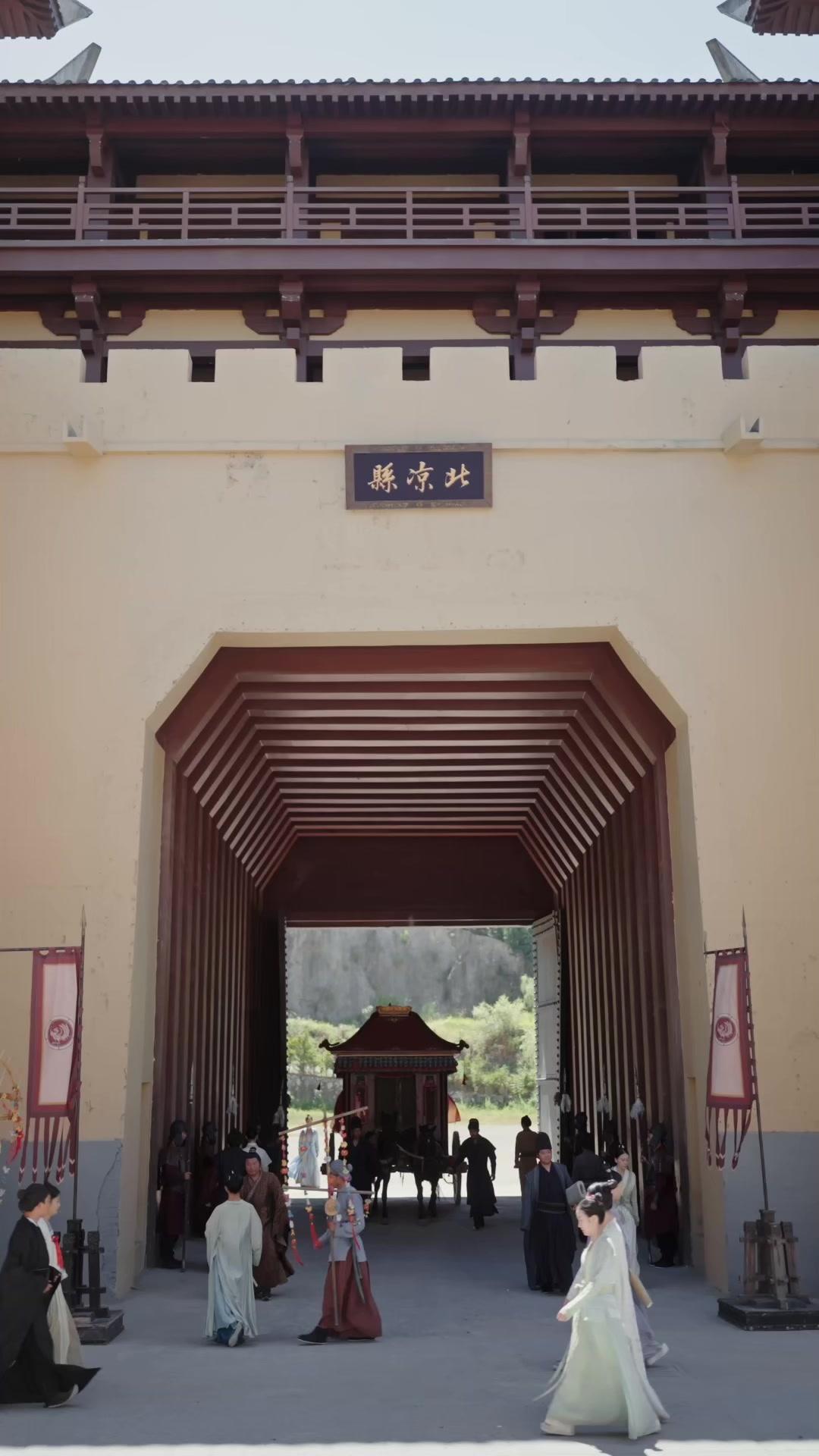 屯兵百萬：女帝上門追愛