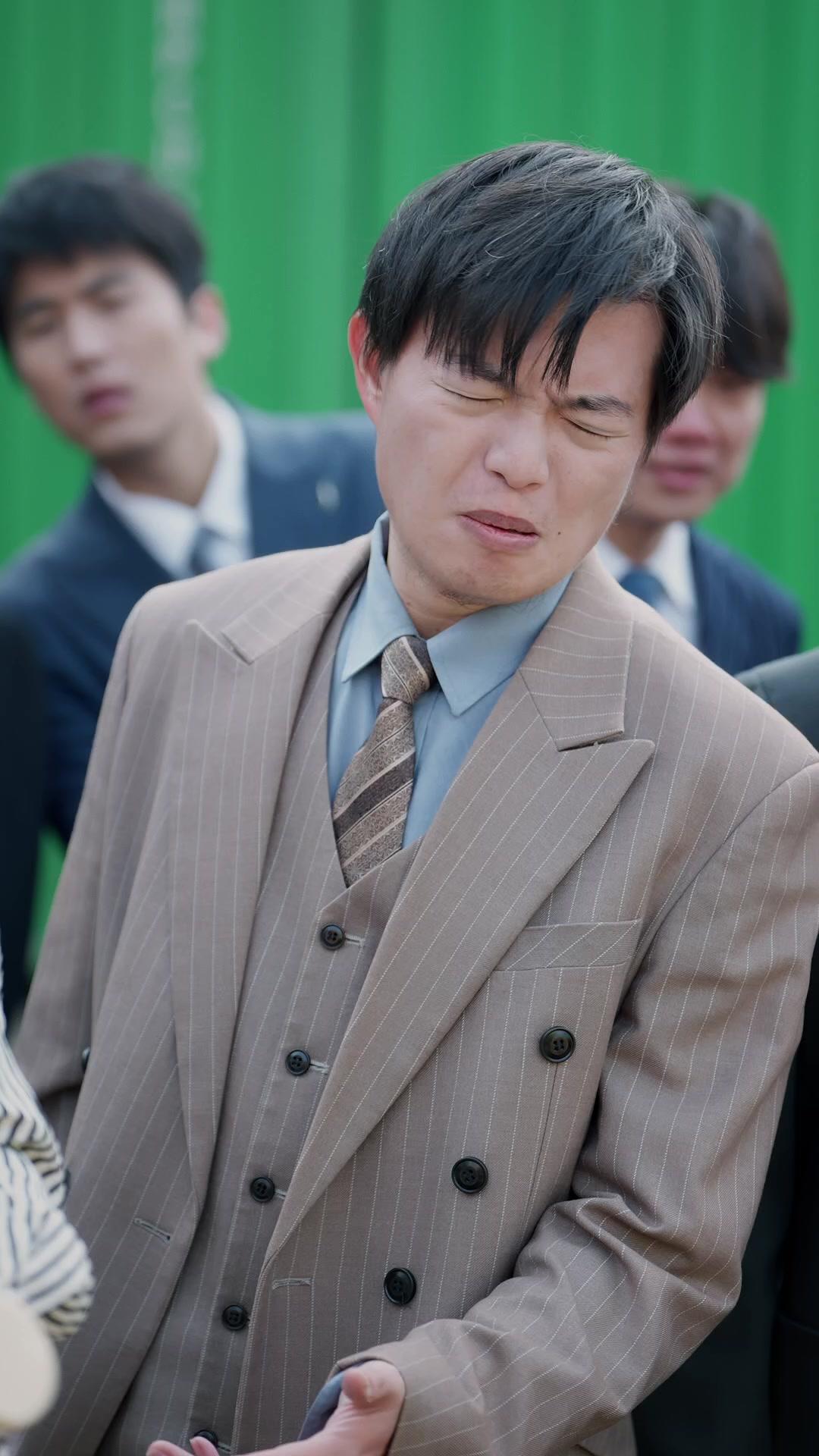 Magic Eyes Make Me King of Containers!