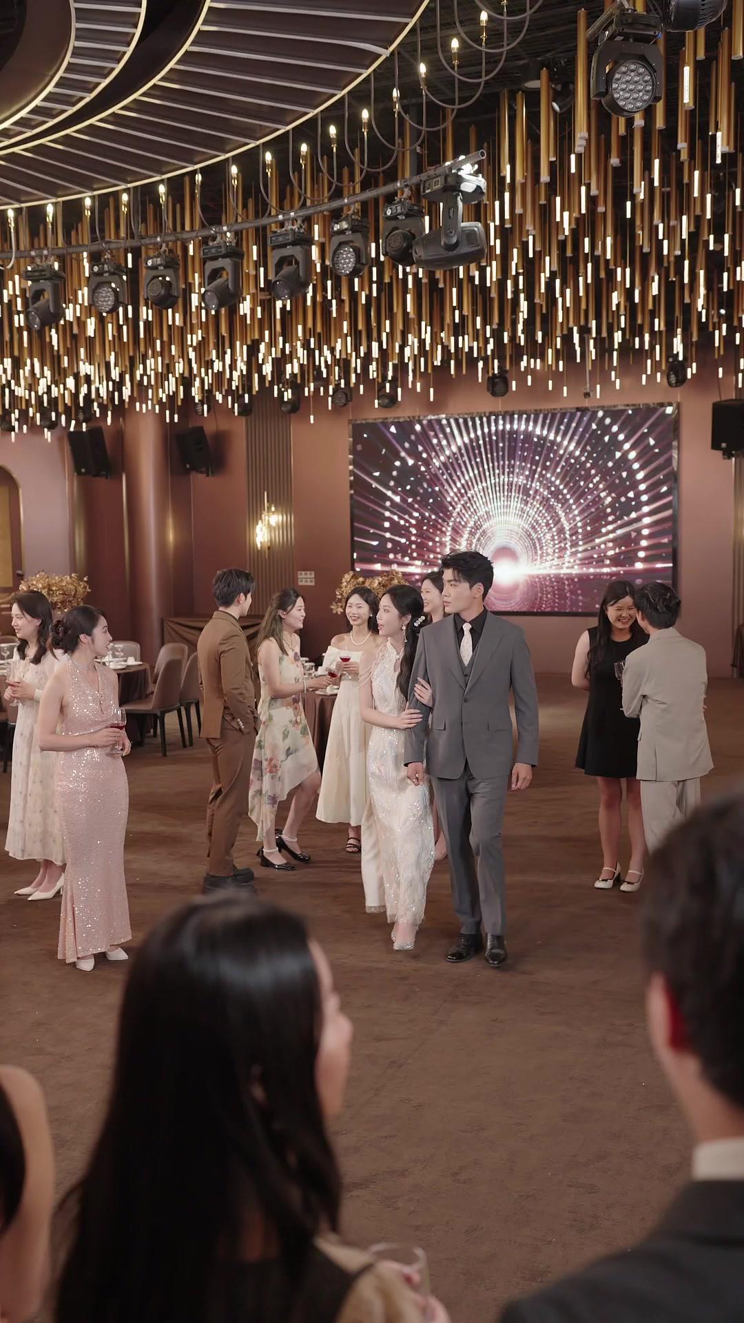 Mimada pelo CEO Mandão Depois de Cair no Romance